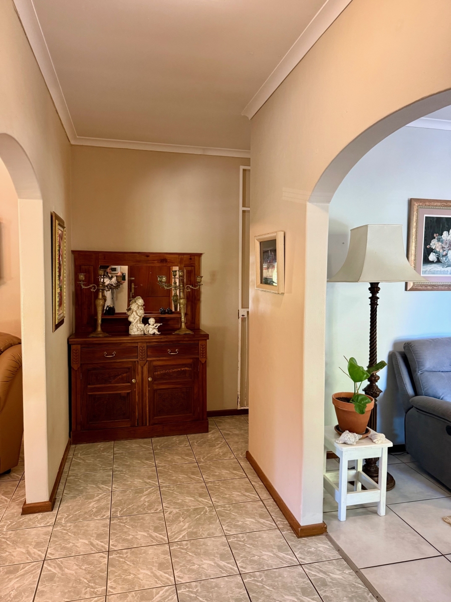 3 Bedroom Property for Sale in Bergzicht Western Cape